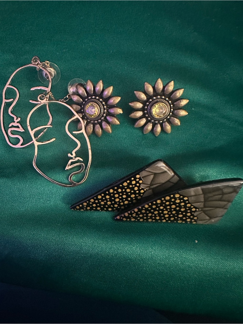 3 Mixed Set of earrings. Post.